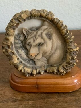 Vintage Mill Creek Studios Gray Wolf Resin Sculpture On Wooden Base Statue